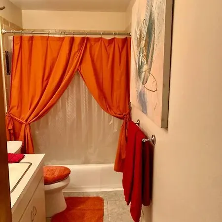 Tiffany House Dog Friendly 3/2 W Fenced Yard Apartment