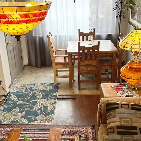 Tiffany House Dog Friendly 3/2 W Fenced Yard Apartment