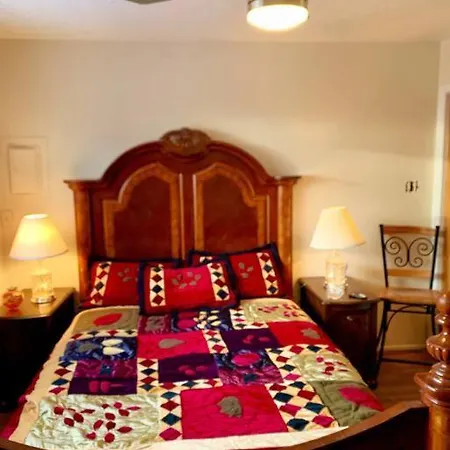 Tiffany House Dog Friendly 3/2 W Fenced Yard Apartment Santa Fe