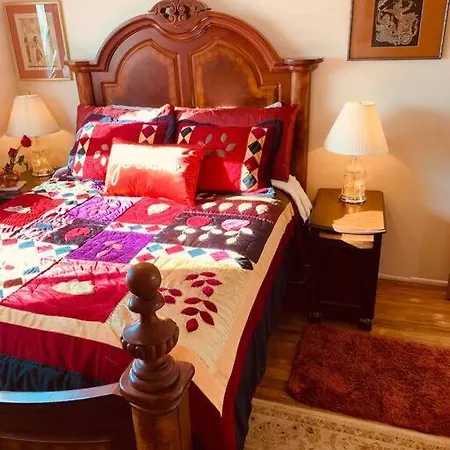 Tiffany House Dog Friendly 3/2 W Fenced Yard Apartment *