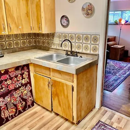 Tiffany House Dog Friendly 3/2 W Fenced Yard *